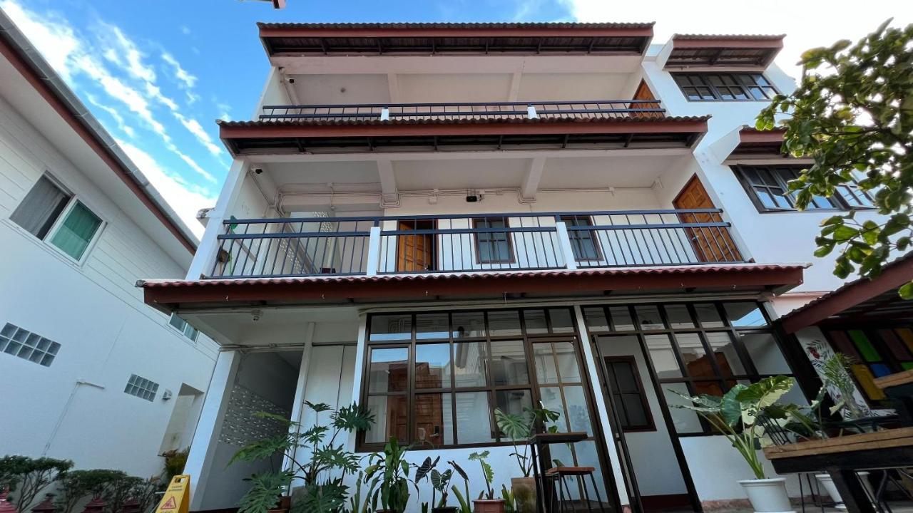 Готель Chiang Mai Gate House Екстер'єр фото